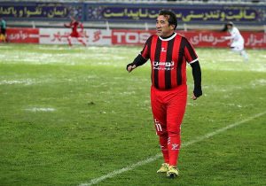 بازگشت خداداد عزیزی با وجود محرومیت!